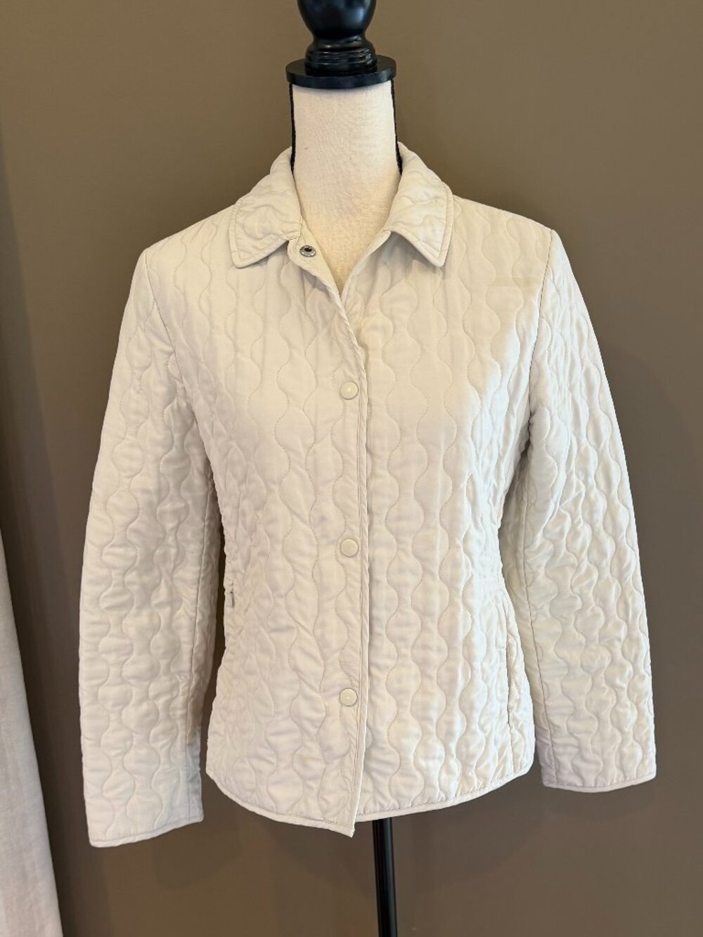 fjall Vintage Women's Ivory Quilted jacket, Snap Front, Lightweight, Size Small